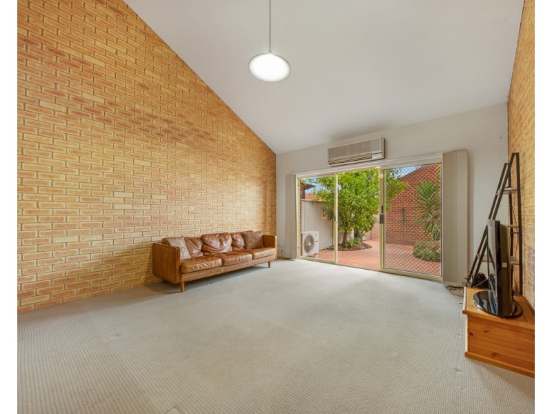 4/542 Kotthoff Street, Lavington NSW 2641