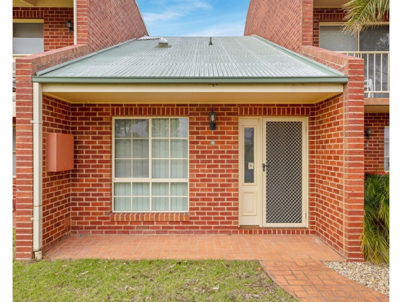 4/542 Kotthoff Street, Lavington NSW 2641