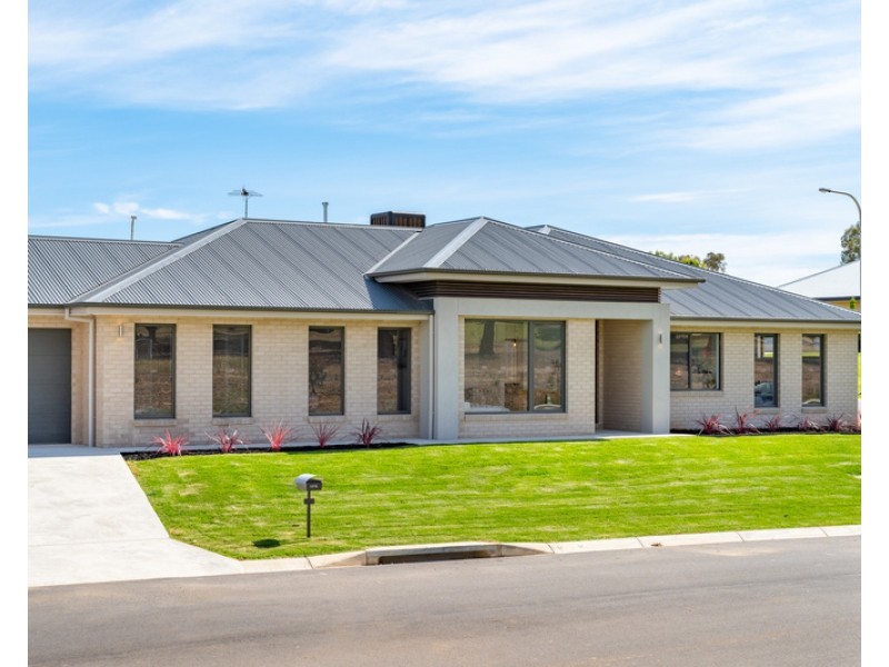 11 Kerrford Drive, Thurgoona NSW 2640