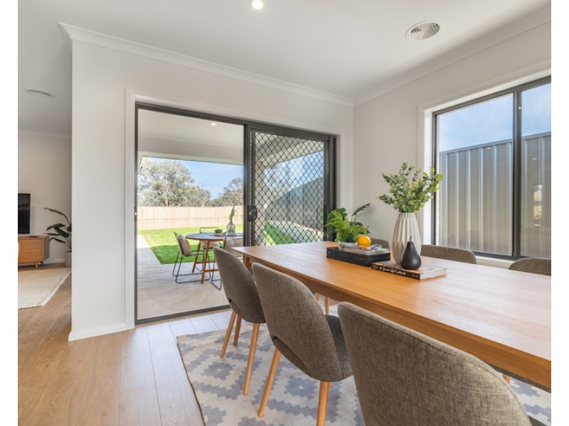 11 Kerrford Drive, Thurgoona NSW 2640