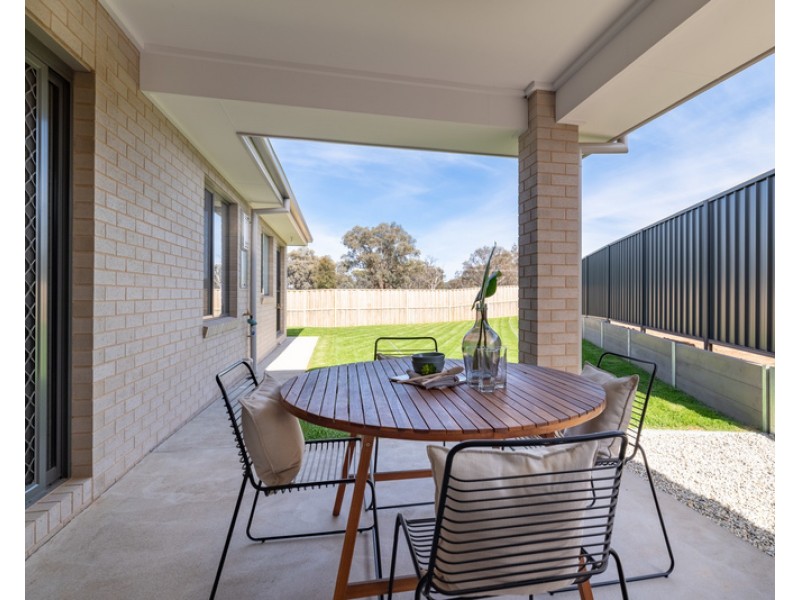 11 Kerrford Drive, Thurgoona NSW 2640