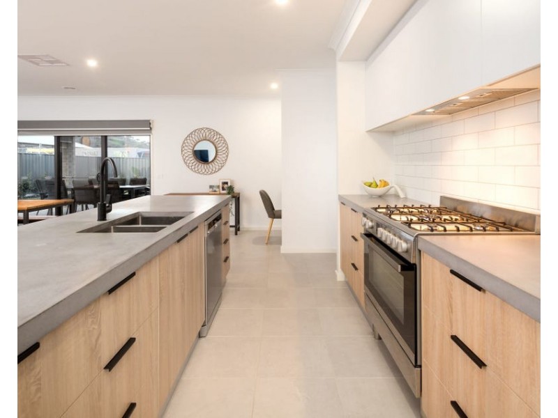 10 CANON STREET, Leneva VIC 3691