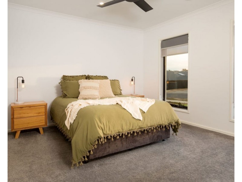 10 CANON STREET, Leneva VIC 3691