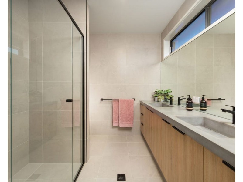 10 CANON STREET, Leneva VIC 3691