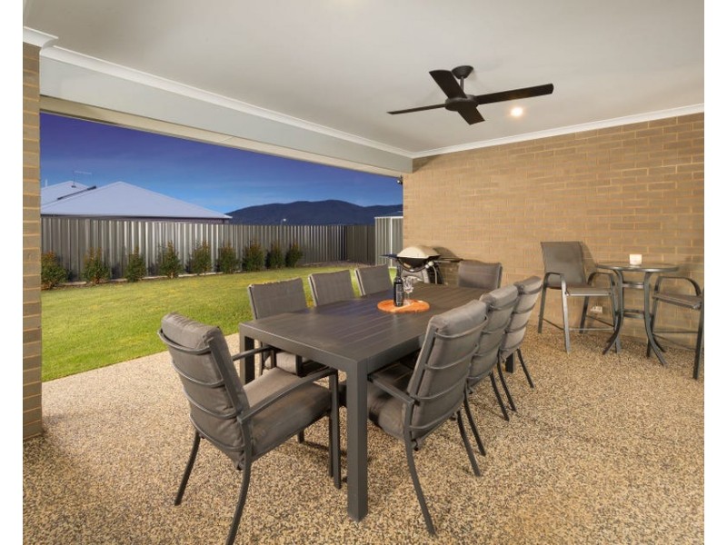 10 CANON STREET, Leneva VIC 3691