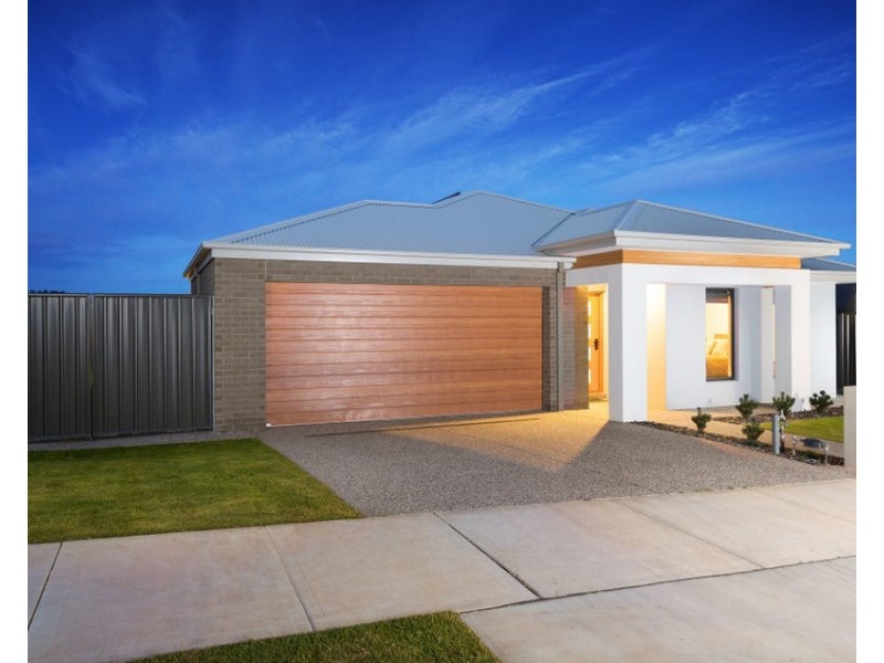 10 CANON STREET, Leneva VIC 3691