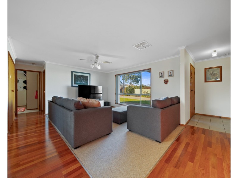1/6 Amalfi Drive, Lavington NSW 2641