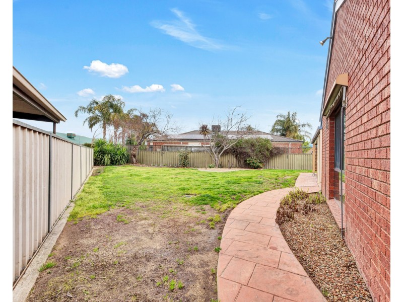 75 Mayfair Drive, Wodonga VIC 3690