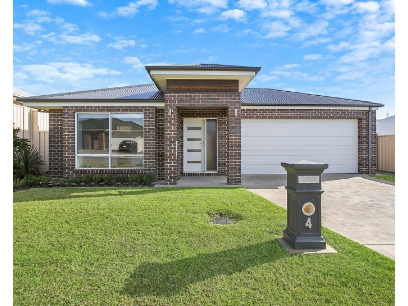 4 GURNEY CRESCENT, Wodonga VIC 3690