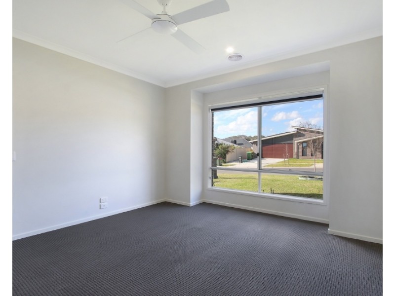 4 GURNEY CRESCENT, Wodonga VIC 3690