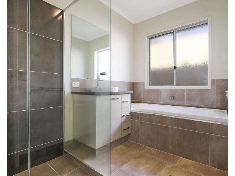 4 GURNEY CRESCENT, Wodonga VIC 3690