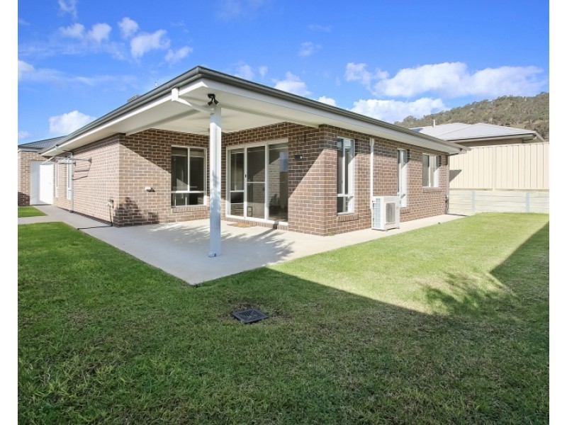 4 GURNEY CRESCENT, Wodonga VIC 3690