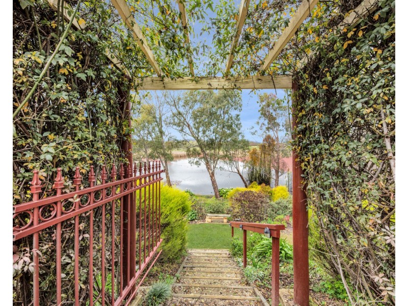 6 Park Street, Killara VIC 3691