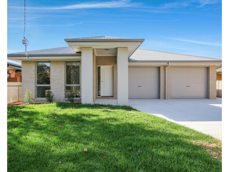 216 KIEWA STREET, South Albury NSW 2640