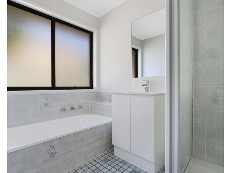 15 FISHER COURT, West Wodonga VIC 3690