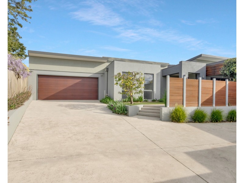 2/1 Verbena Street, Baranduda VIC 3691