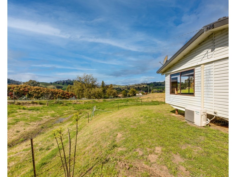 2 Hewitt Street, Bethanga VIC 3691