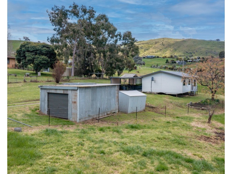 2 Hewitt Street, Bethanga VIC 3691