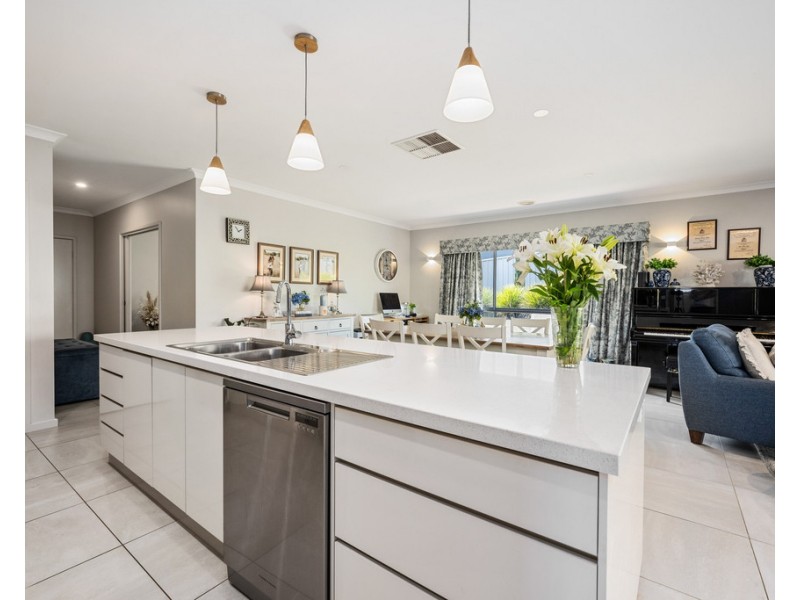 8 Kestrel Circuit, Wodonga VIC 3690