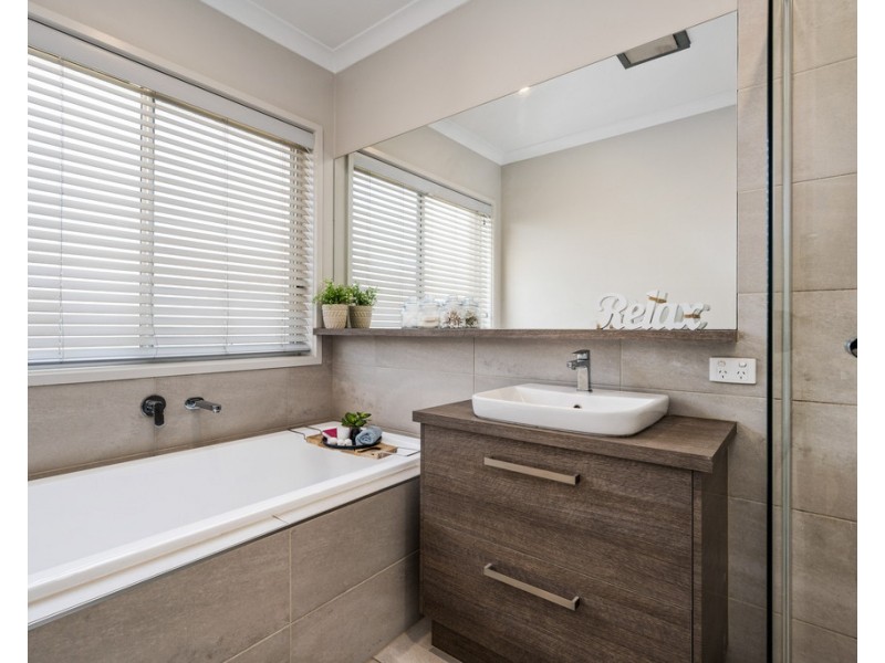 8 Kestrel Circuit, Wodonga VIC 3690