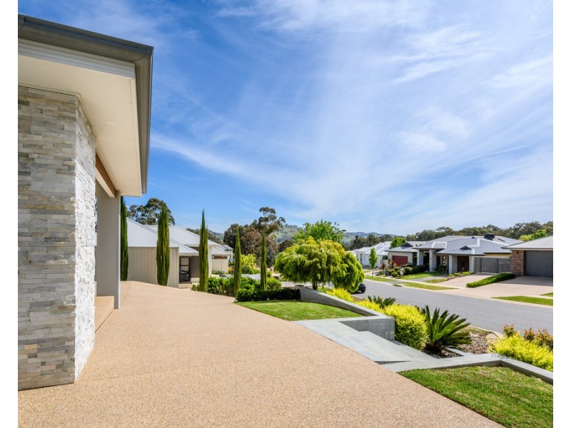 8 Kestrel Circuit, Wodonga VIC 3690