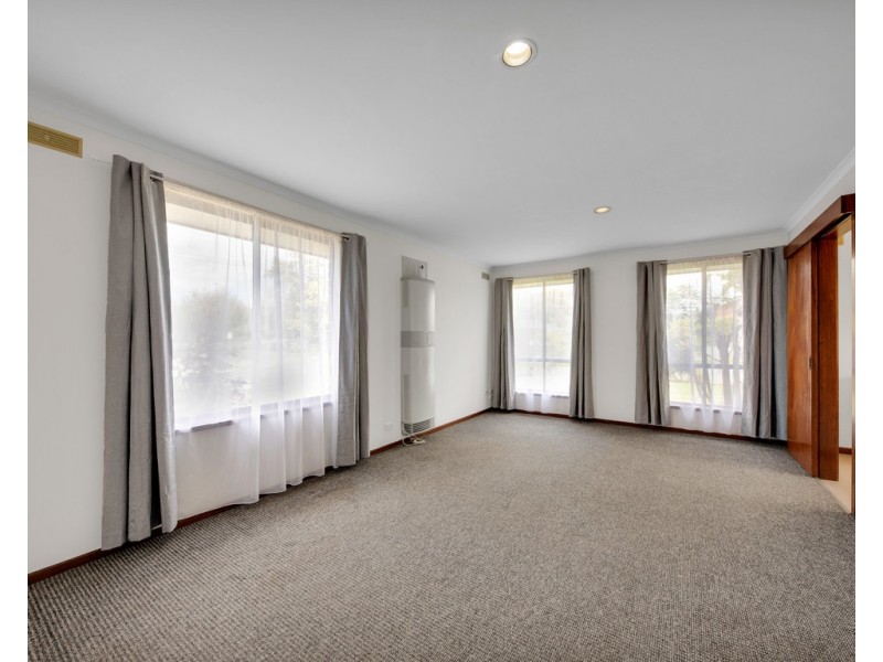 27 Gayview Drive, West Wodonga VIC 3690