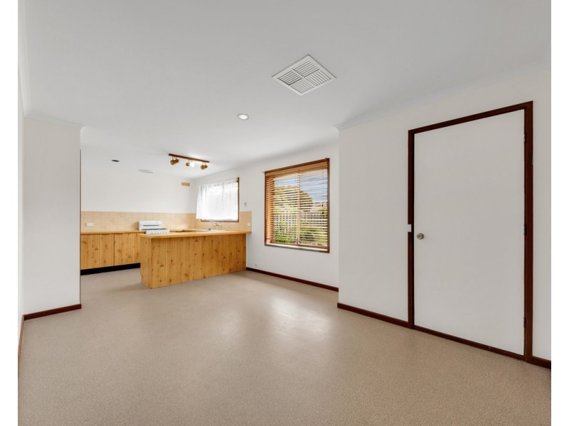 27 Gayview Drive, West Wodonga VIC 3690