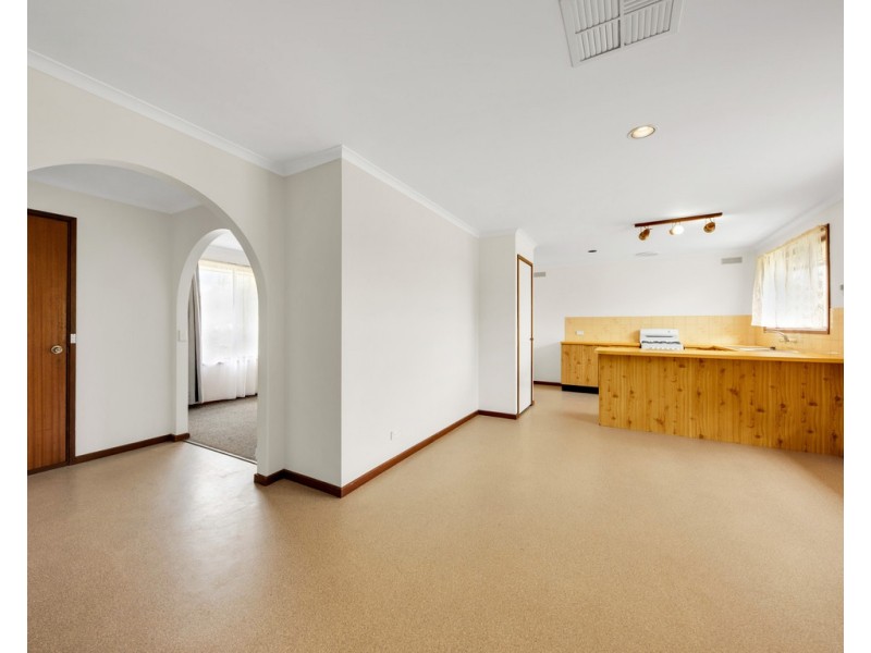 27 Gayview Drive, West Wodonga VIC 3690