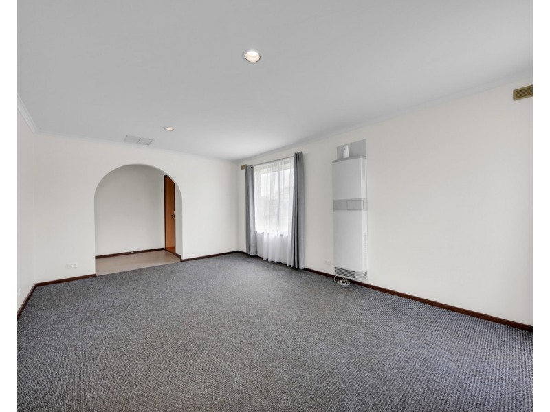 27 Gayview Drive, West Wodonga VIC 3690