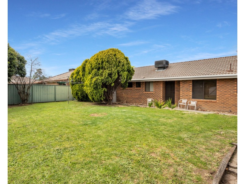 27 Gayview Drive, West Wodonga VIC 3690
