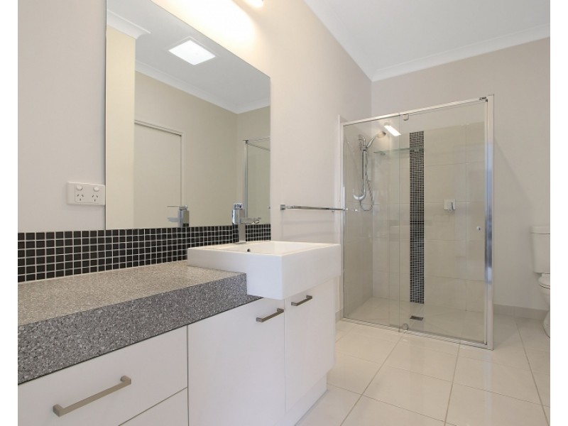 16 ELMWOOD CIRCUIT, Wodonga VIC 3690