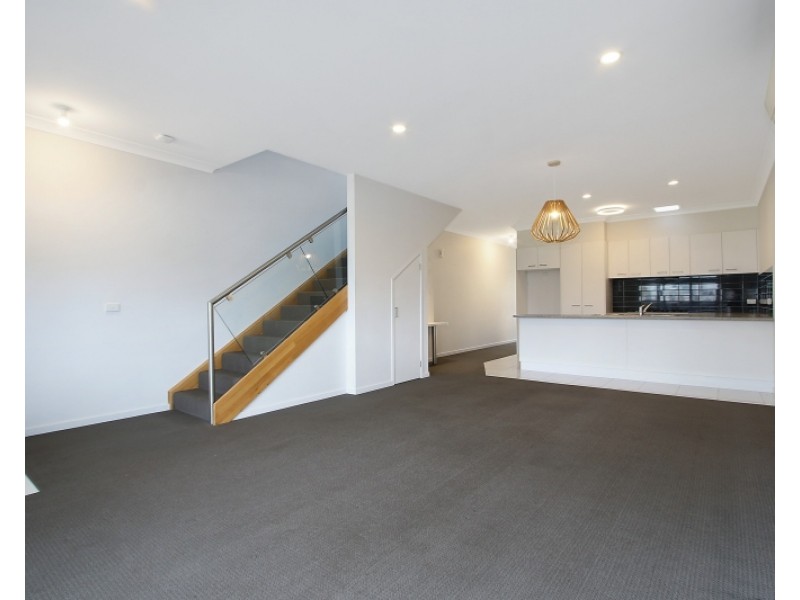 16 ELMWOOD CIRCUIT, Wodonga VIC 3690
