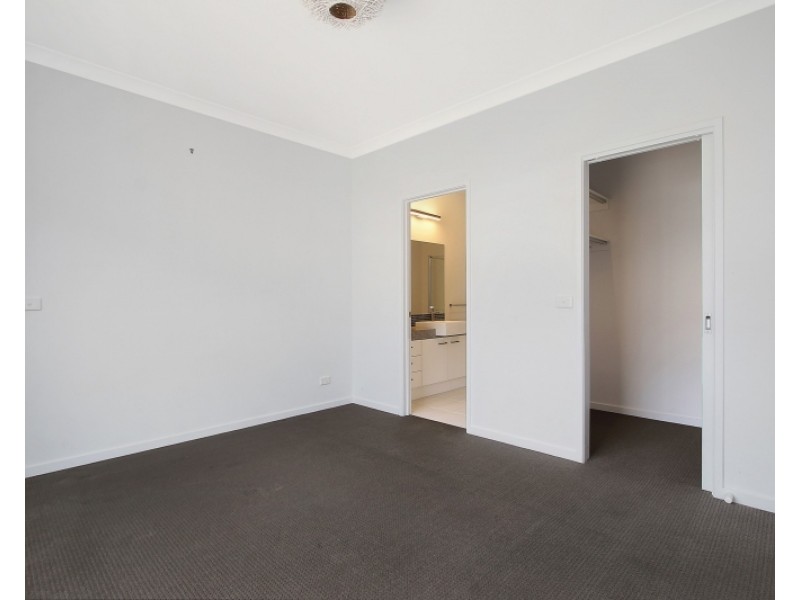 16 ELMWOOD CIRCUIT, Wodonga VIC 3690