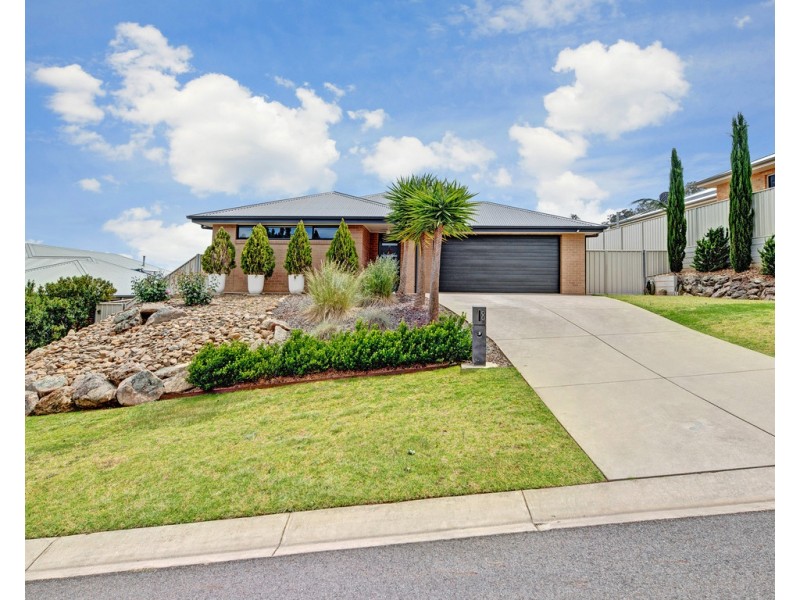 8 Dempster Place, Leneva VIC 3691