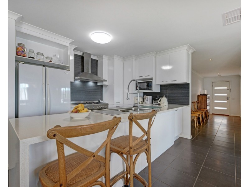 8 Dempster Place, Leneva VIC 3691