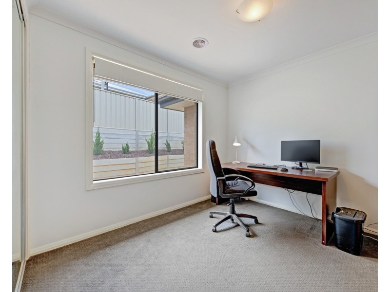 8 Dempster Place, Leneva VIC 3691