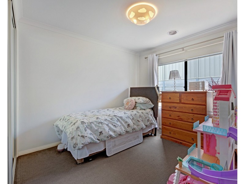 8 Dempster Place, Leneva VIC 3691