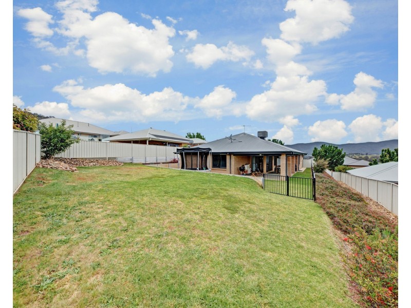 8 Dempster Place, Leneva VIC 3691