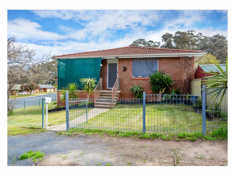 3 CASSIA STREET, West Albury NSW 2640