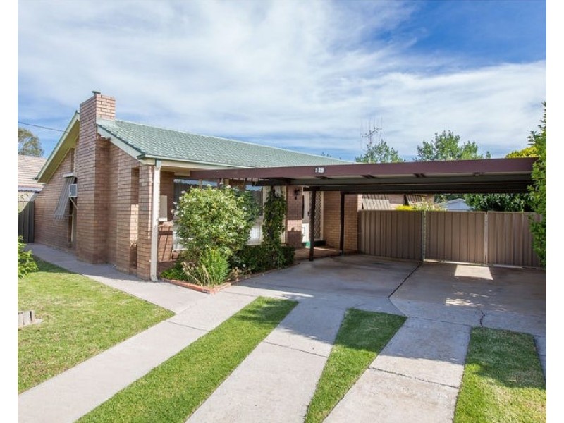 329 Haines Court, Lavington NSW 2641