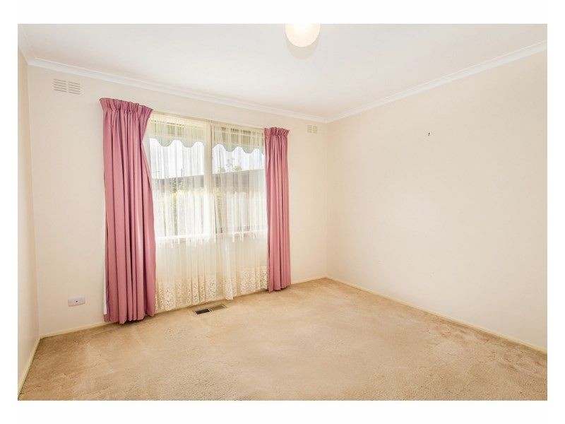 329 Haines Court, Lavington NSW 2641