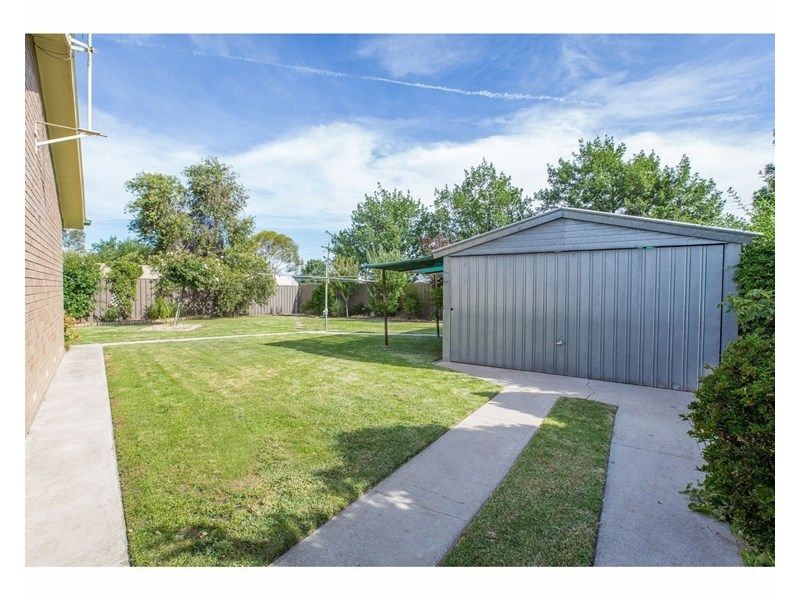 329 Haines Court, Lavington NSW 2641