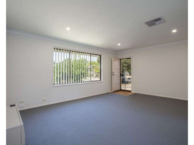2/943 DUFFY CRESCENT, North Albury NSW 2640