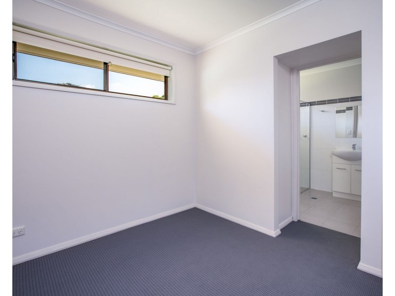 2/943 DUFFY CRESCENT, North Albury NSW 2640