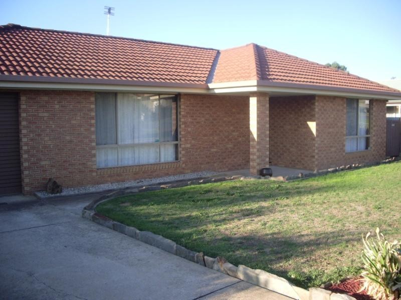 144 DeKerrileau Dr, Wodonga VIC 3690