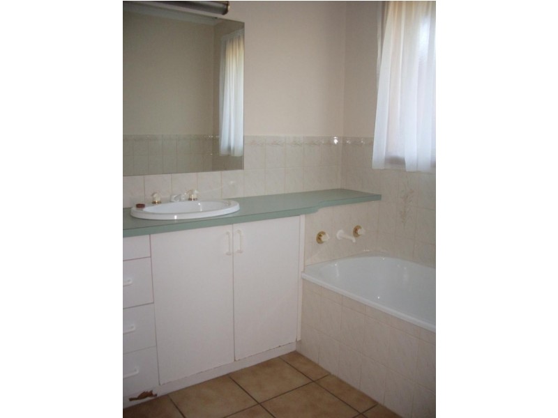 144 DeKerrileau Dr, Wodonga VIC 3690