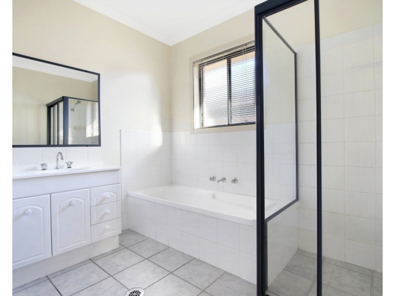 77 Nightingale Avenue, West Wodonga VIC 3690