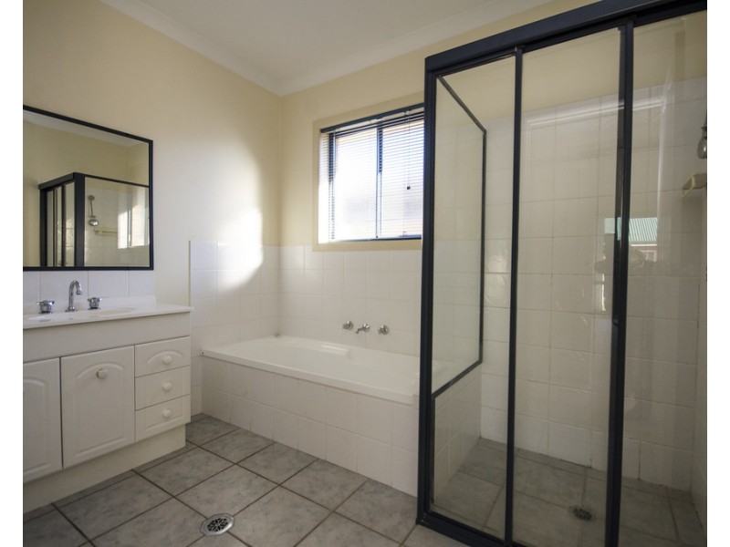 77 Nightingale Avenue, West Wodonga VIC 3690