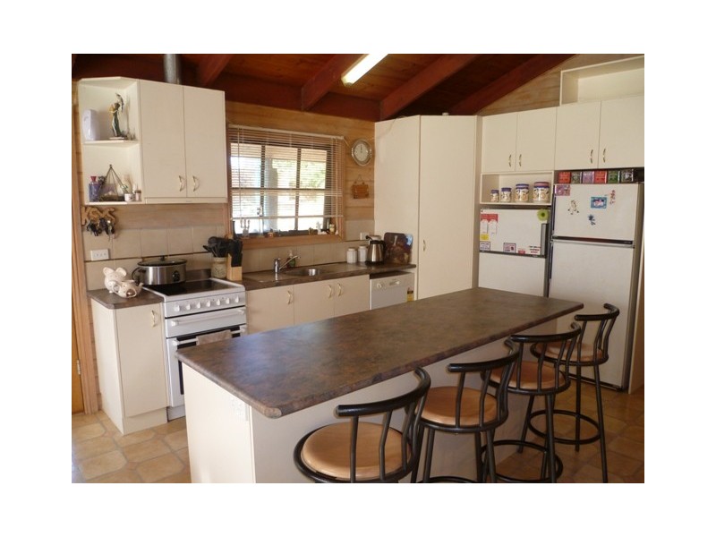 83 Bank Street, Howlong NSW 2643