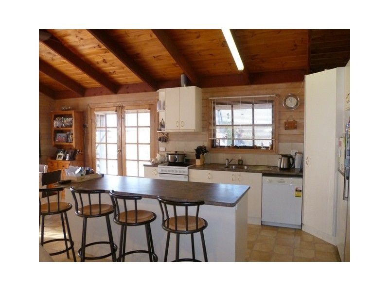 83 Bank Street, Howlong NSW 2643